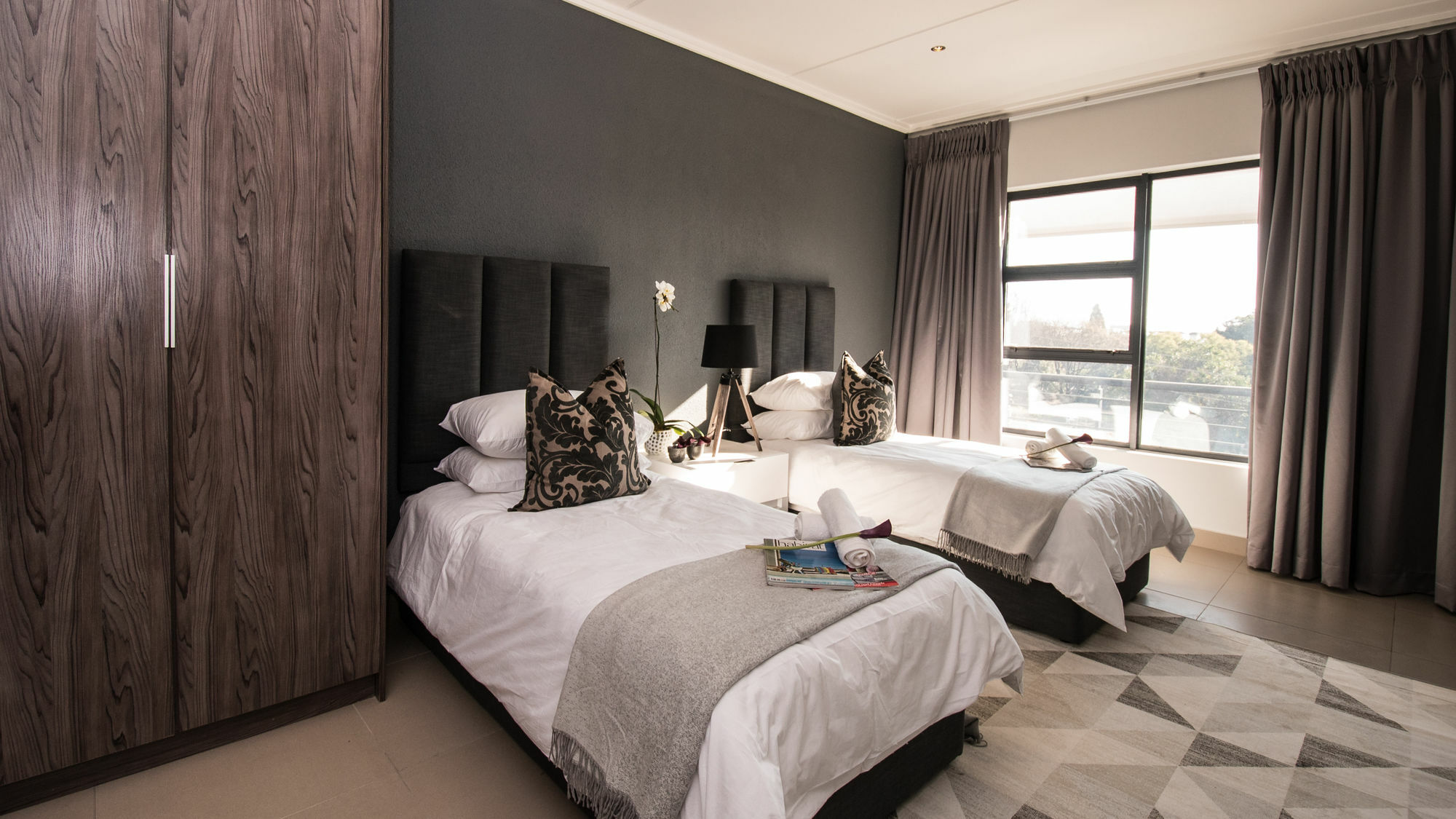 Odyssey Luxury Apartments - Back Up Generator Johannesburg Exterior photo