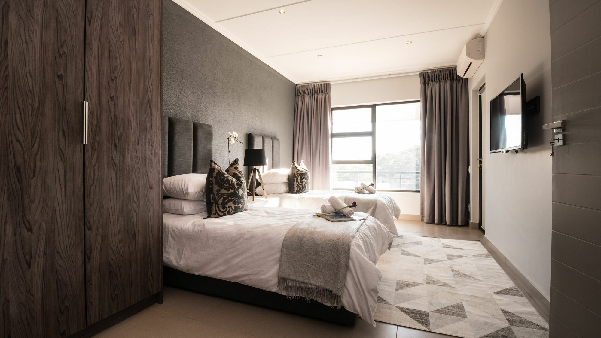 Odyssey Luxury Apartments - Back Up Generator Johannesburg Exterior photo